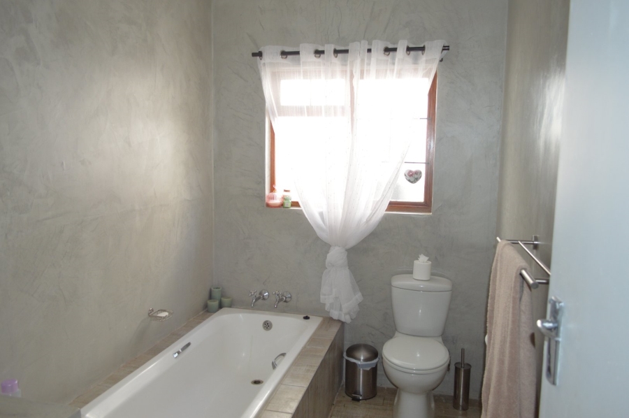 3 Bedroom Property for Sale in Wilkoppies North West